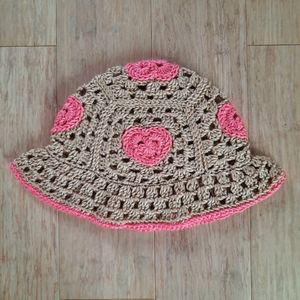 Crochet Heart Square Bucket Hat in Beige & Pink